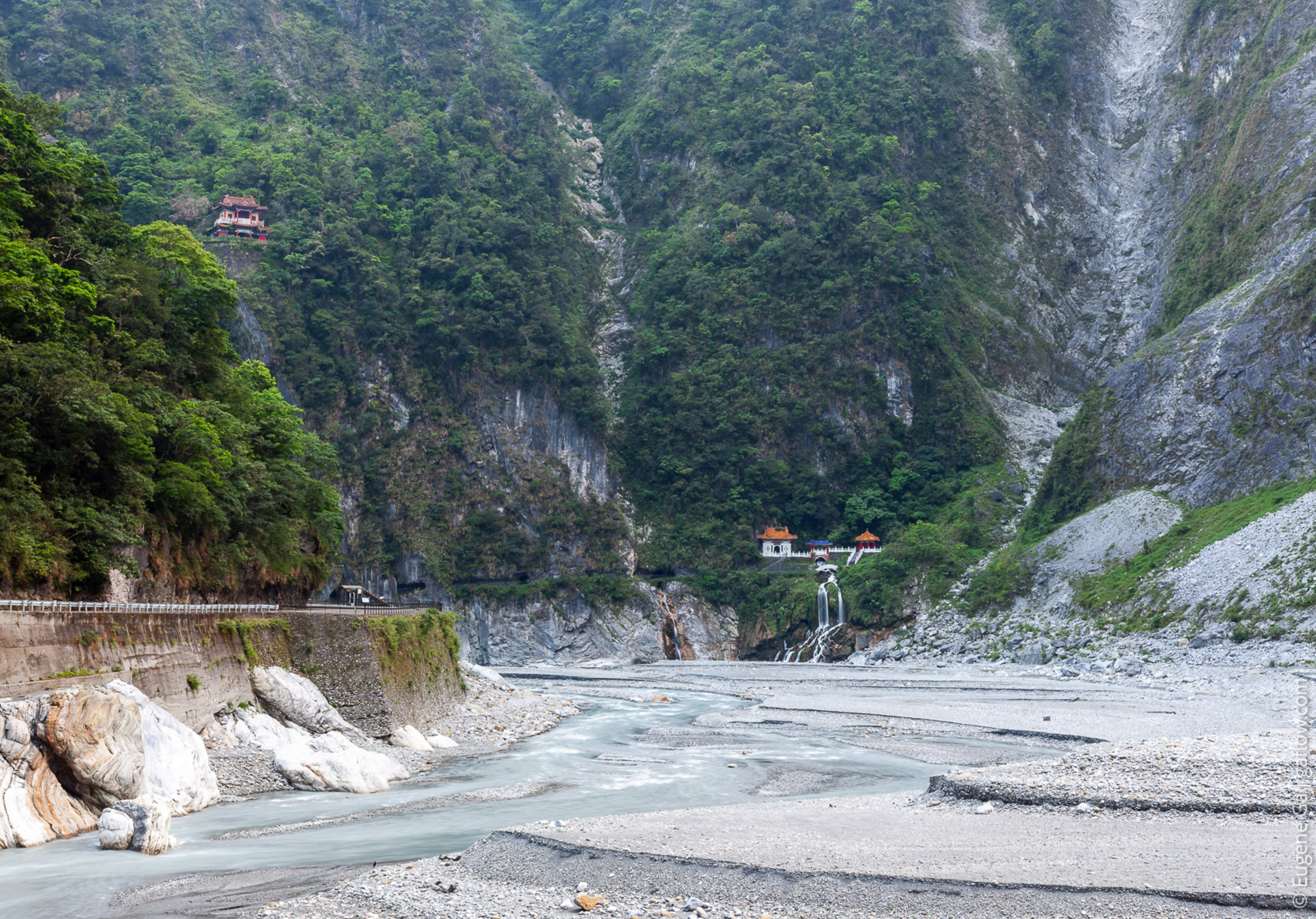 Taroko. Changchun Temple.